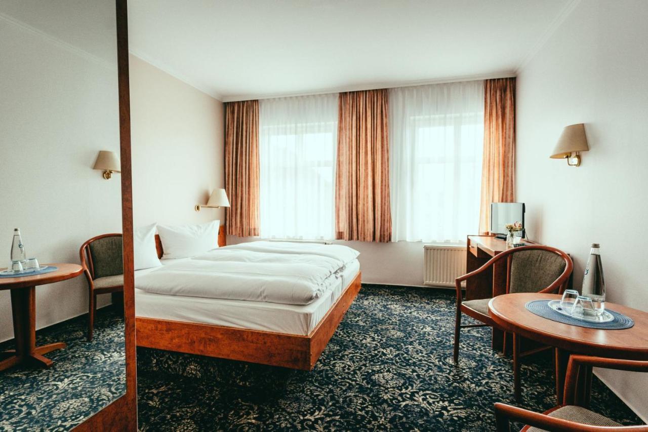 Landhotel Classic Oranienburg Esterno foto