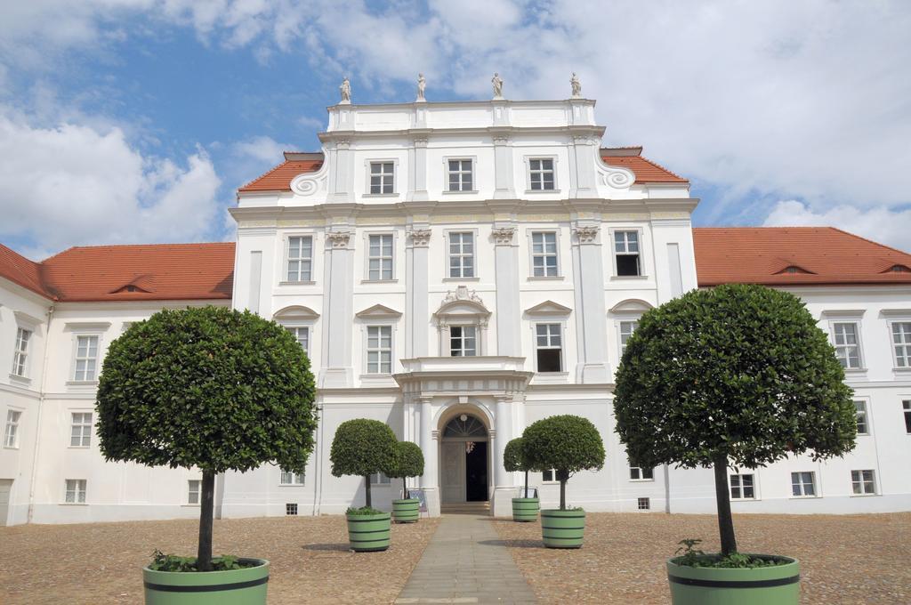 Landhotel Classic Oranienburg Esterno foto